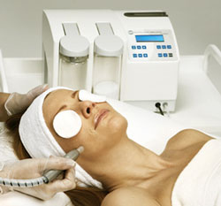 Mikrodermabrasion in der Anwendung